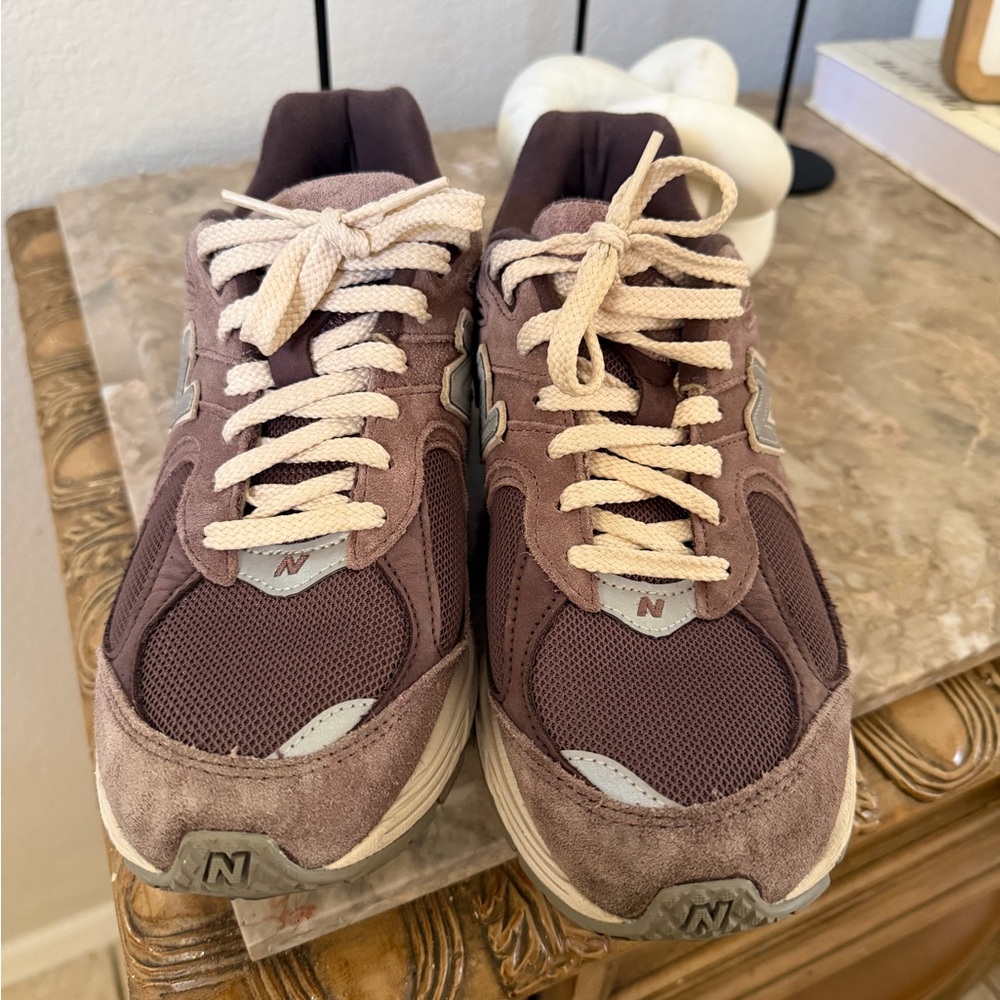New balance 2002r black fig suede dusty purple size 8.5 men